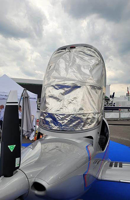 AéroSolar®, protection solaire pour poste de pilotage pour avion Elixir Aircraf
